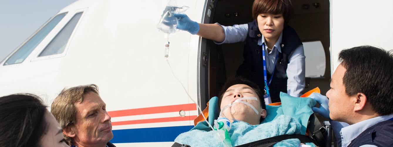 Medevac Tianjin Air Ambulance team and patient